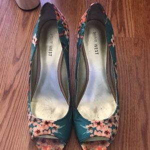 Nine West Sakura cherry blossom peep toe size 7.5
